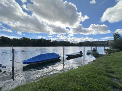 Wohnen, wo andere Urlaub machen! 3 Zi. DG. Whg. (2.OG.) mit Rheinsicht und Badeplatz direkt am Rhein