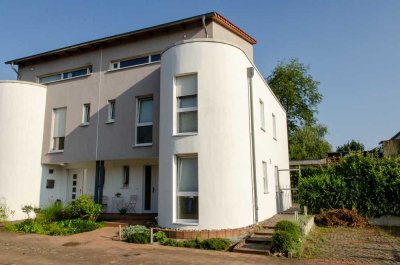 DAS KÖNNTE IHR TRAUMHAUS SEIN - RUHIG GELEGEN IN ZWEITER REIHE NÄHE CITY!!!