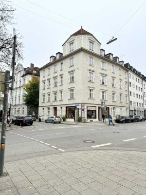 Historischer Charme trifft modernen Komfort: 5-Zimmer-Altbauwohnung in Schwabinger Bestlage