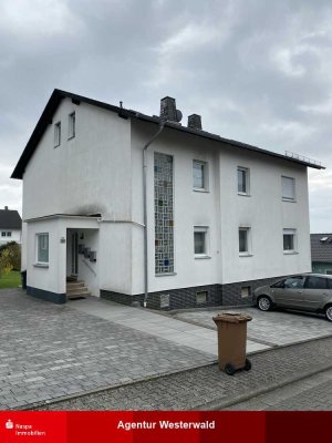 Waldbrunn-Lahr: Mehrfamilienhaus (drei Wohneinheiten) mit Garage und Stellplatz