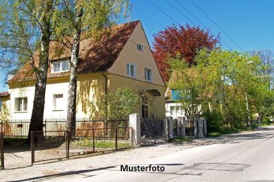 +++ Wohn- und Geschäftshaus in normalem Pflegezustand +++