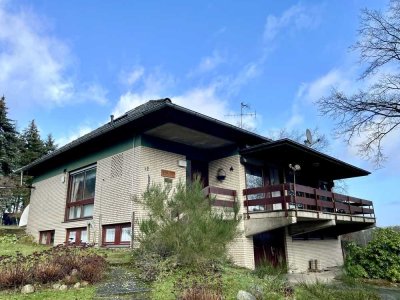 Atrakives und großes Einfamilienhaus mit Pool und ca. 5000m² Eigentumsgrundstück