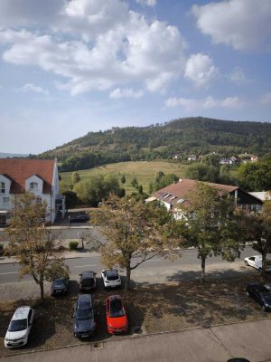 Freundliche 4-Zimmer-Wohnung mit Balkon und EBK in Jena