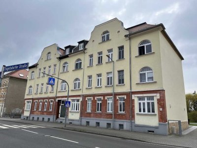 moderne Dachgeschosswohnung in ruhiger Wohngegend