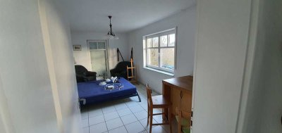 Ansprechende 1-Zimmer-EG-Wohnung mit Balkon und EBK in Windesheim