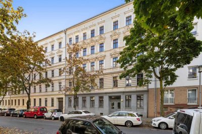 Altbau. Bezugsfrei. Cool geschnitten. Und das um die Ecke vom zentralen Ostkreuz.