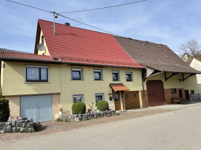 Idyllisches Wohnhaus mit großzügiger Scheune