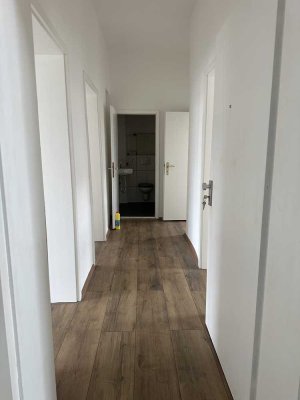 Vollständig renovierte 3-Raum-Wohnung in Duisburg