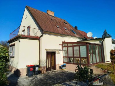 Einfamilienhaus in zentraler Ruhelage mit Garage