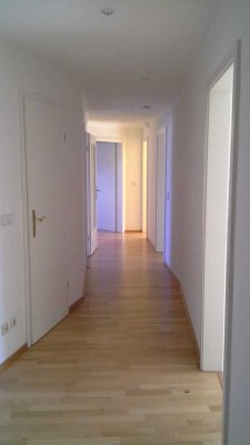 Schöne 4 Zimmer mitten in der Stadt!