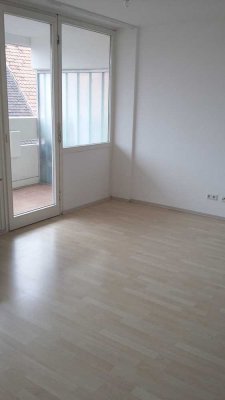 Geschmackvolle, gepflegte 1-Raum-DG-Wohnung mit Balkon und EBK in Sindelfingen