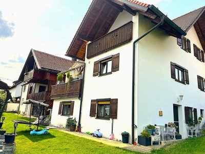 Attraktive Kapitalanlage oder geräumiges Eigenheim – 3-Familienhaus mit Bergblick