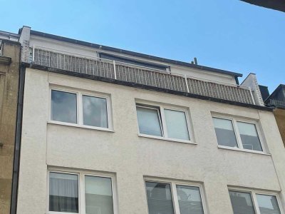 Innenstadt: Schöne helle/gut geschnittene DG-Wohnung mit Terrasse