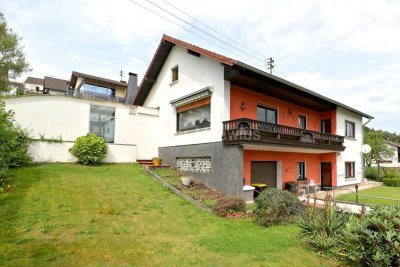 Freistehendes Einfamilienhaus mit Poolanbau, Sauna, Terrassen, Balkon, Garage + Garten