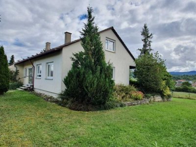 Einfamilienhaus in Aussichtslage mit großem Grundstück und Gestaltungspotential in Ofterdingen