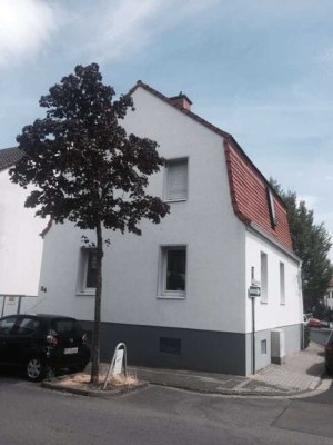 Schönes, individuelles Einfamilien-Haus im Herzen von Dietzenbach mit Terrasse, Innenhof u. Garage