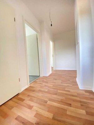 *** ERSTBEZUG NACH SANIERUNG – IS-ZENTRUM *** Sehr helle 2-Zimmer-Altbau-Wohnung ***