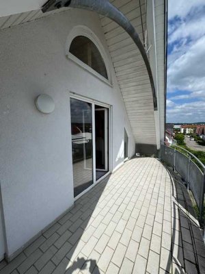 3 Zi.-DG-Whg. Bj.1995  mit Balkon, EBK sowie PKW-Außenstellplatz in 71116 Gärtingen, WM ca.1.005€