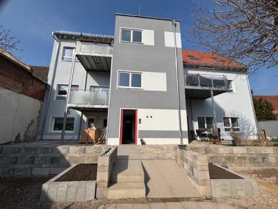 Stilvolle, vollständig renovierte 2-Raum-Wohnung mit gehobener Innenausstattung mit Balkon in Erfurt