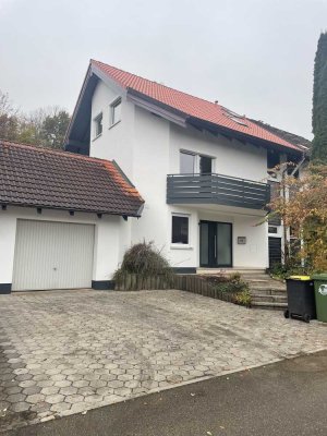 Renovierte, lichtdurchflutete Doppelhaushälfte in ruhiger Lage mit Garten und Garage