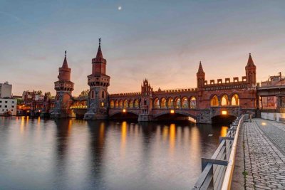 Stilvolle 1-Zimmerwohnung mit Blick auf die Oberbaumbrücke – urbaner Charme trifft modernen Komfort