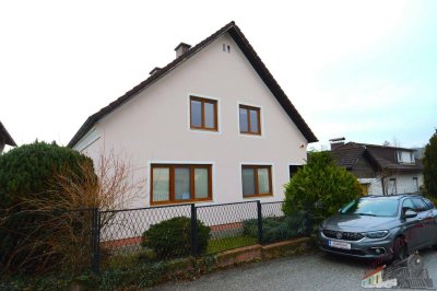 Einfamilienhaus mit 3 Garagen und Fernblick