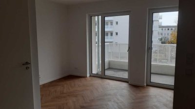 Neubau! 3-Zimmer mit EBK + Balkon + Abstellkammer + Waschmaschinenanschluss direkt in Adlershof!