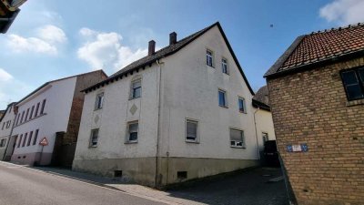 Viel Platz u. Gestaltungsoptionen - sanierungsbedürftiges Haus mit Scheune in Laubenheim zu verk.