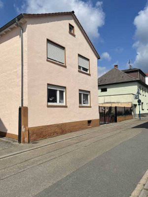 Zentrumnahes Einfamilienwohnhaus mit Gartengrundstück in Hockenheim