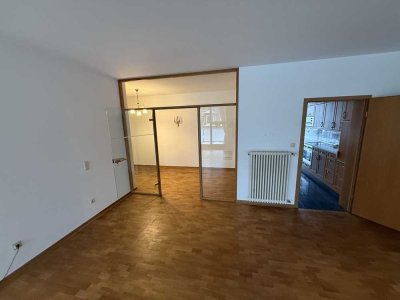 Schöne 3-Raum-Wohnung mit EBK, Balkon und Loggia in Paderborn