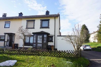 Schönes Reihenendhaus in familiärer Wohnlage mit Garage und Stellplatz.