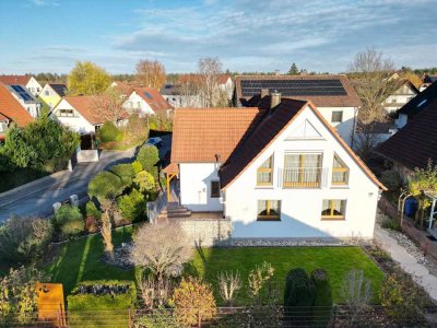 Zweifamilienhaus mit wundervollem Garten in bevorzugtem Stadtteil.