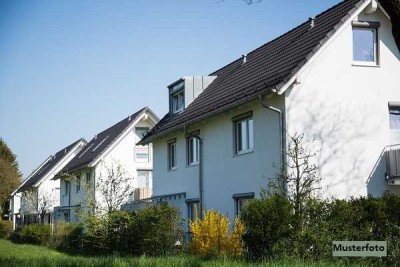 ++ Großzügiges 2-Familienhaus in Hanglage mit Doppelgarage ++