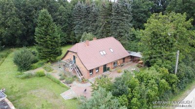 Traumhaftes Grundstück mit Bauernhaus, Wald, Teich und Nebengebäude