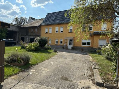 Weitläufiges Einfamilienhaus mit großem Grundstück und tollen Ausblick !!