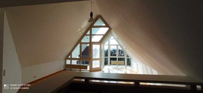 Gepflegte 2-Zimmer-Dachgeschosswohnung mit Balkon und EBK in Rutesheim