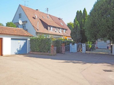 Zweifamilienhaus im beliebten Wohngebiet Rauner mit großem Garten, Garage und Stellplatz