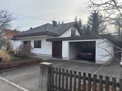 Exklusiv Wohnen - Modernisiertes Ein - Zwei Familienhaus mit Top-Ausstattung, Traumgarten &  Garage