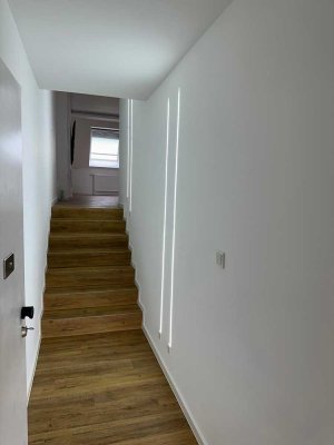 Stilvolle 3,5-Zimmer-Maisonette-Wohnung mit luxuriöser Innenausstattung mit EBK in Mannheim