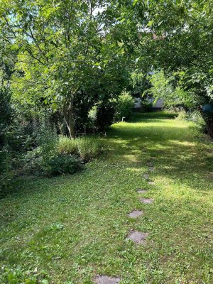 Schöne Innenstadtwohnung mit ausbaufähiger Dachwohnung, kl. Wohnheit, herrlich große Gartenidylle !