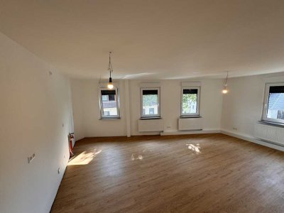 NEU ## Kernsaniert 2,5 Zimmer WG *52m/2* + Einbauküche + Vinylboden + Gehoben