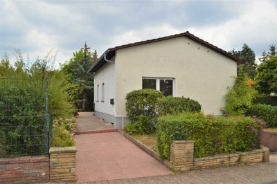 Sehr schön gelegener Bungalow mit Terrasse, Garten und Garage in ruhiger Lage von Rüdesheim