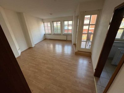 Freundliche 2,5-Zimmer-Wohnung mit Dachterrasse, im Herzen von Stade