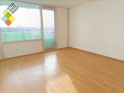 Helle und geräumige 1-Zimmer-Wohnung mit Balkon! und EBK!