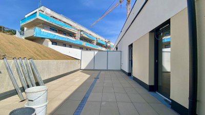 Neubau Erstbezug Ruhige Drei Zimmer Wohnung mit großer Terrasse