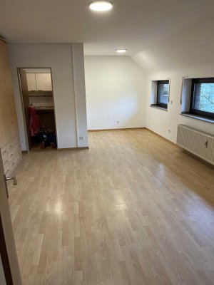 Schöne 1-Raum-Wohnung mit Balkon, Einbauküche und modernisiertem Bad in Mönchengladbach