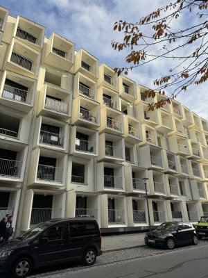 Neuwertige 1-Raum-Wohnung mit Balkon und Einbauküche in München