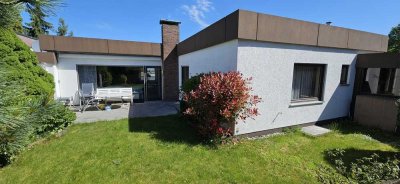 Großzügiger Winkelbungalow mit Einliegerwohnung in bester Lage sucht Handwerker