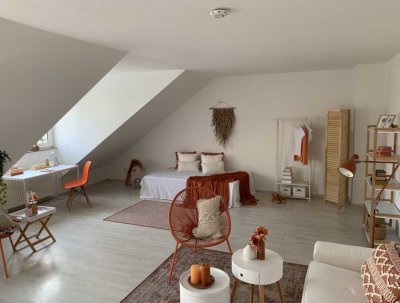 Modernisierte 1-Zimmer-Wohnung mit Balkon und Einbauküche in Pforzheim