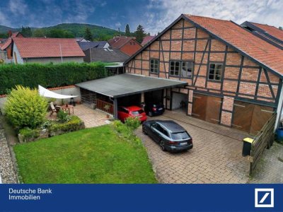 Modernes Architektenhaus trifft auf Fachwerkidylle